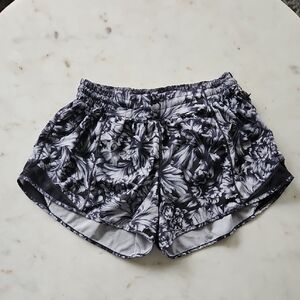 Lululemon Hotty Hot Short Night Garden